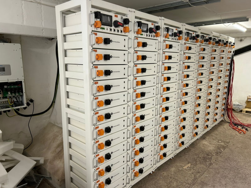 1MWH lithium batteries storage with hybrid inverters 