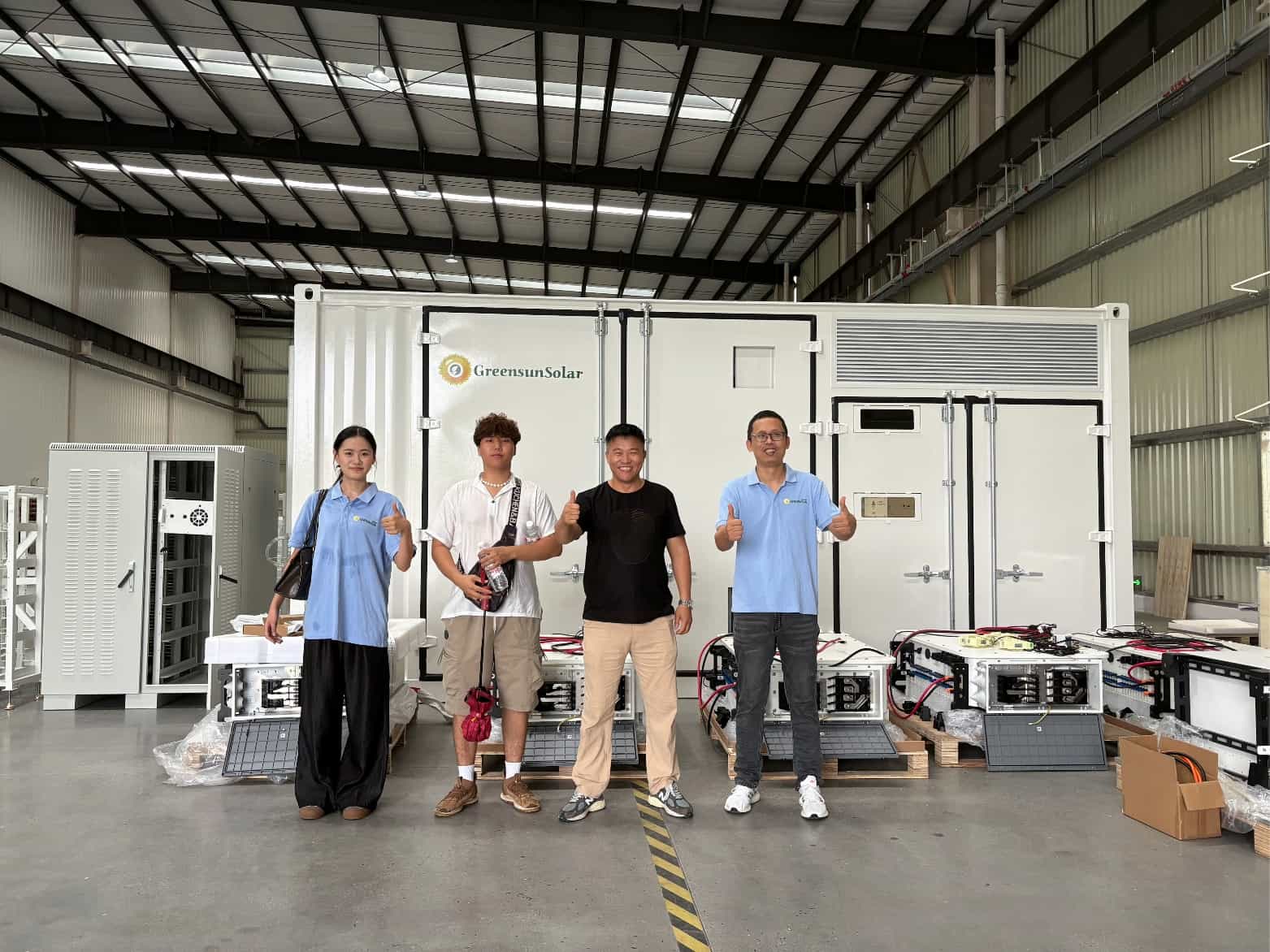 Clientes de Mongolia visitan la fábrica de Greensun y firman un acuerdo de cooperación BESS de 1 MWh